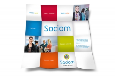 Sociom naamgeving concept uitklapbare folder _ maek creative team